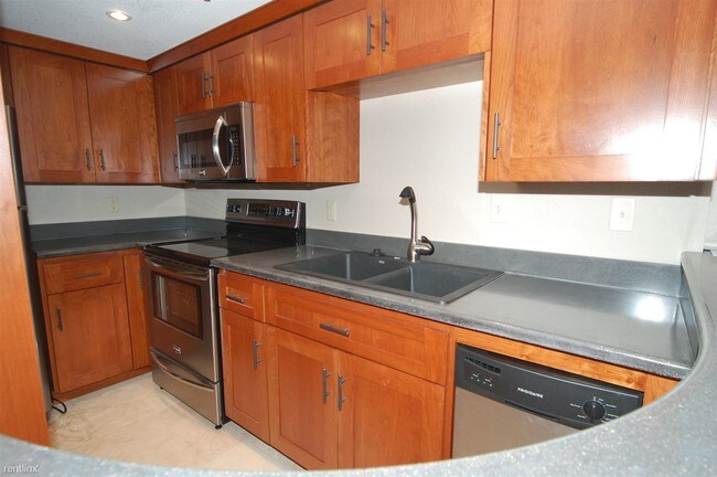 Foto del edificio - 270 E Highland Ave