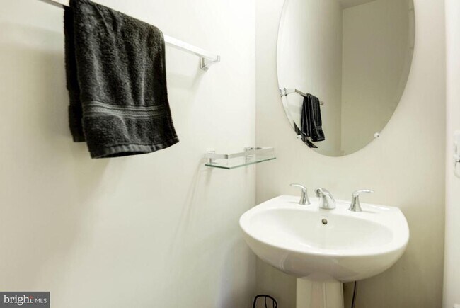 Foto del edificio - 23540 Belvoir Woods Terrace