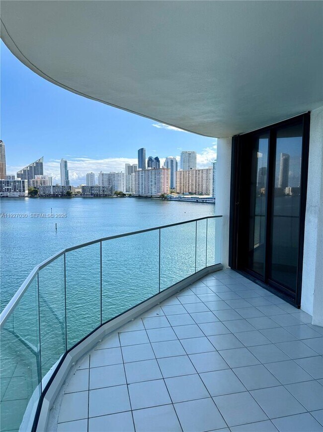 Building Photo - 2800 Island Blvd