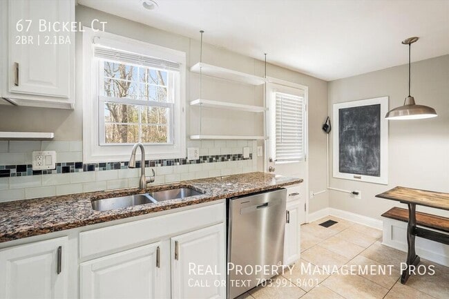 Foto del edificio - 67 Bickel Ct