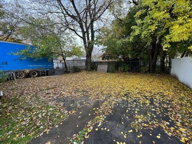 Foto del edificio - 5678 Hamlet Ave