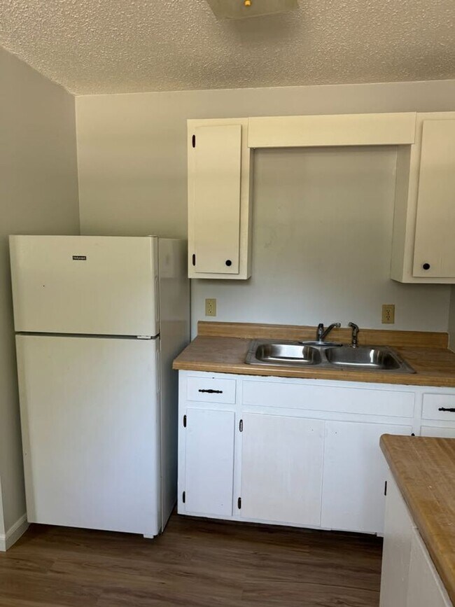 Foto del edificio - 1600 N Lane UNIT A