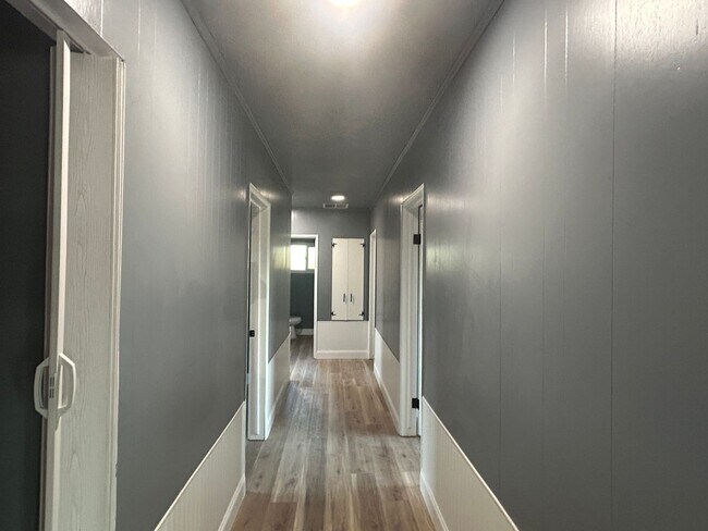 Building Photo - Spacious 4 bedroom