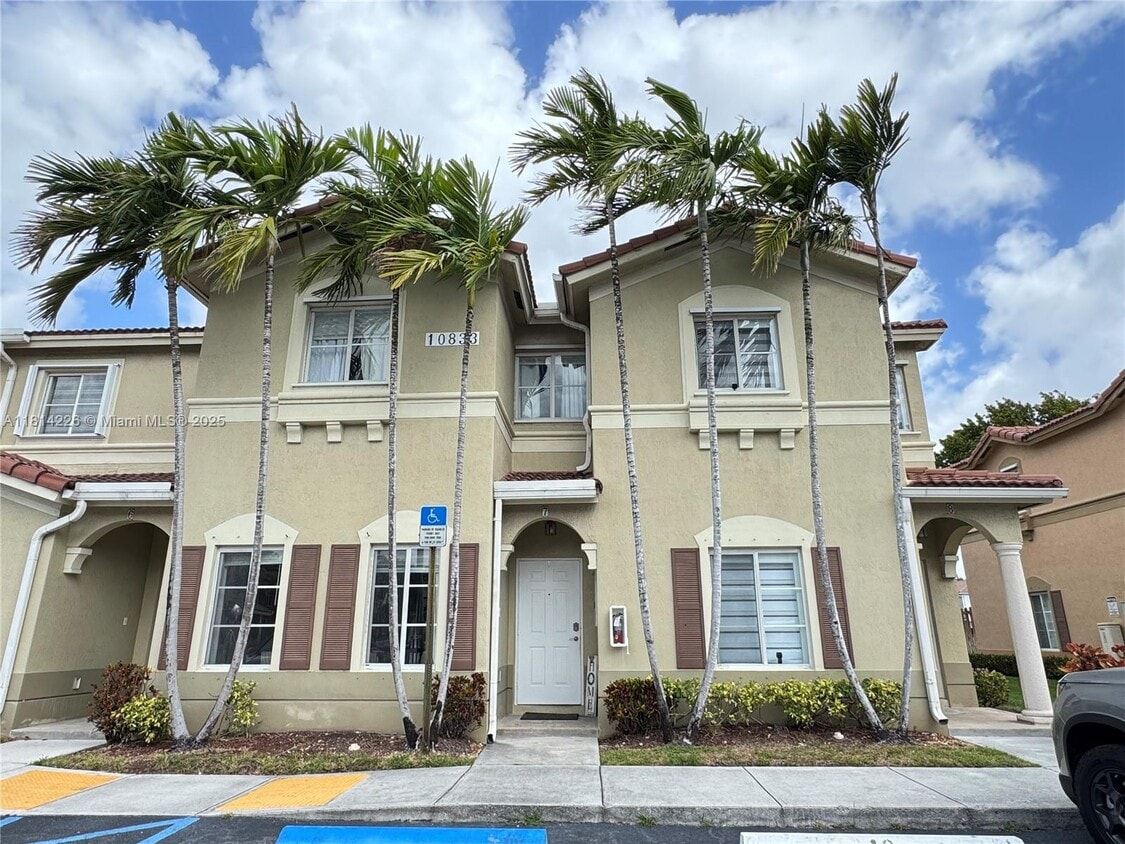 Primary Photo - 10833 SW 83rd St