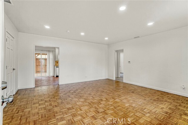 Foto del edificio - 6318 Nagle Ave