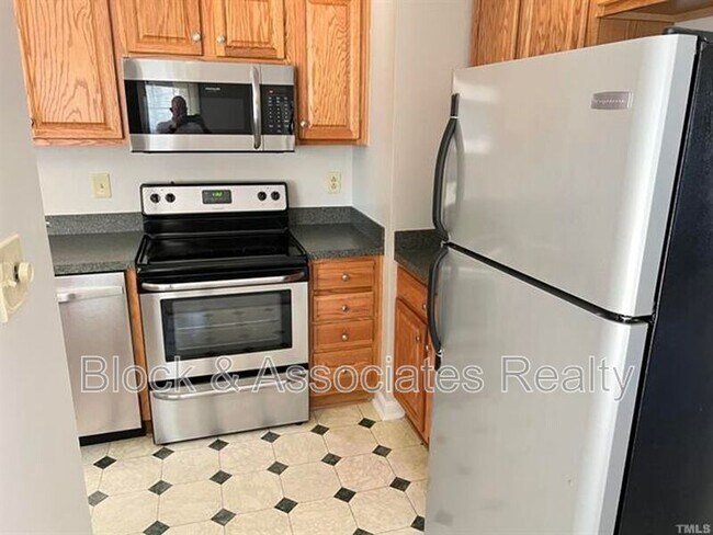 Foto del edificio - 2708 Heathersmith Ct