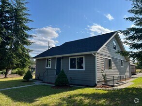Building Photo - 866 NW Karkainen Ln