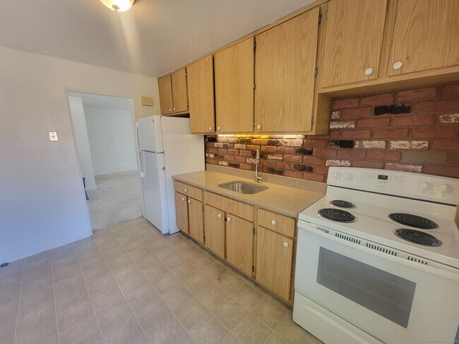 Building Photo - 65 Oakview Cir