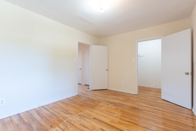 Photo du bâtiment - LARGE THREE BEDROOM TOWNHOUSE