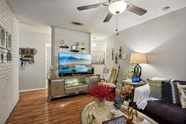 Photo - 1602 Lone Oak Ave Apartment