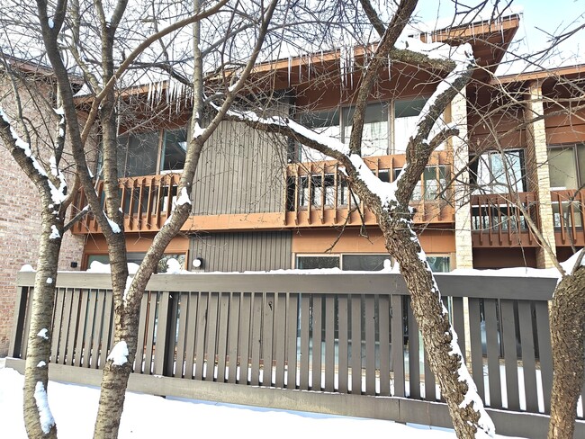 Building Photo - 5912 Greenview Rd