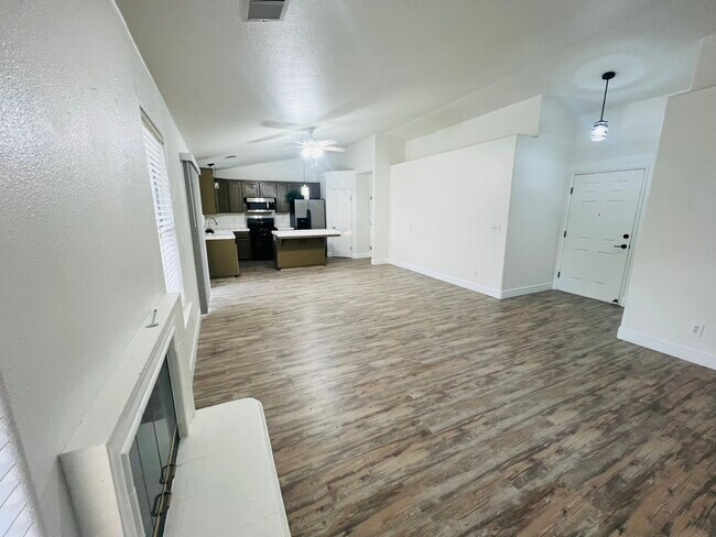 Foto del edificio - 575 W Cinnamon Ave