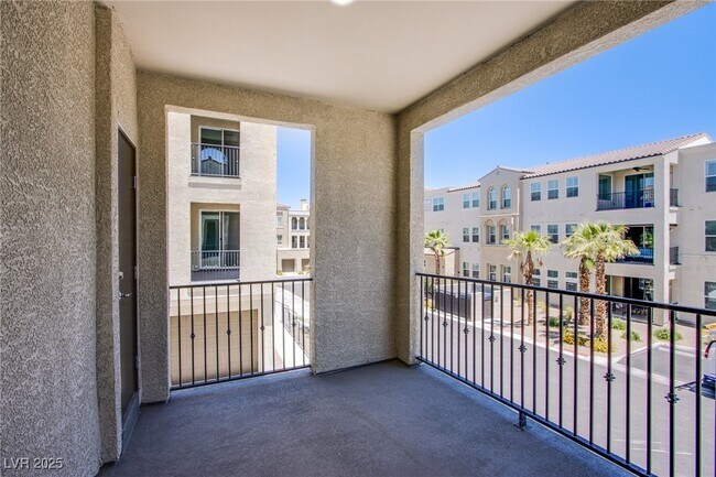 Building Photo - 2555 Hampton Rd