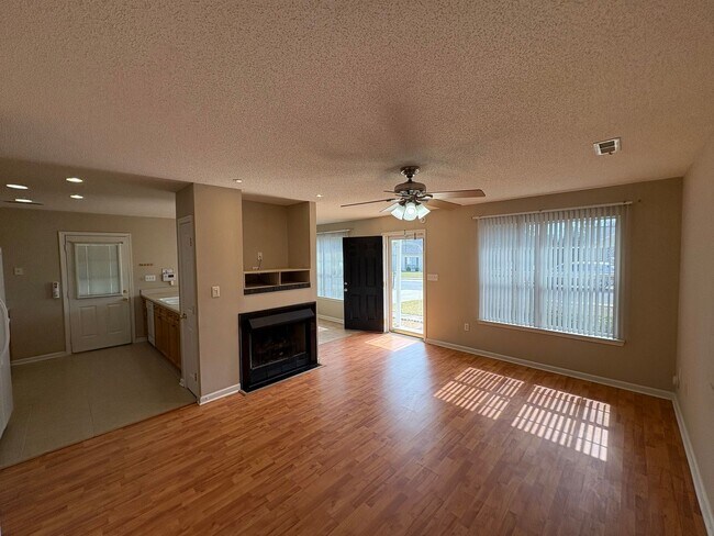 Foto del edificio - For Rent