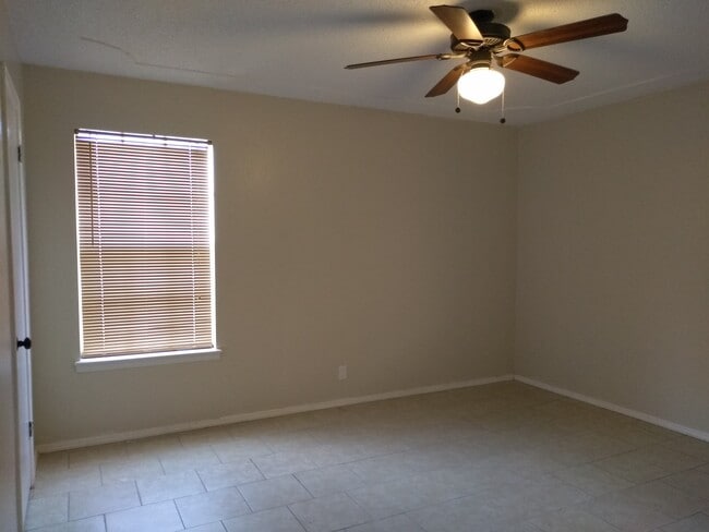Building Photo - 6917 Alto Rey Ave Apt A