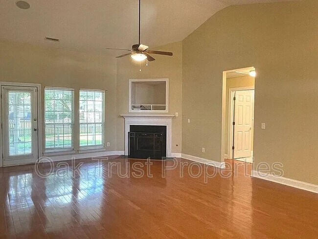 Foto del edificio - 110 Bay Colony Ct