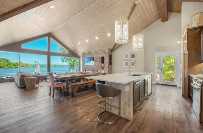 Building Photo - Lake Norman Hideaway