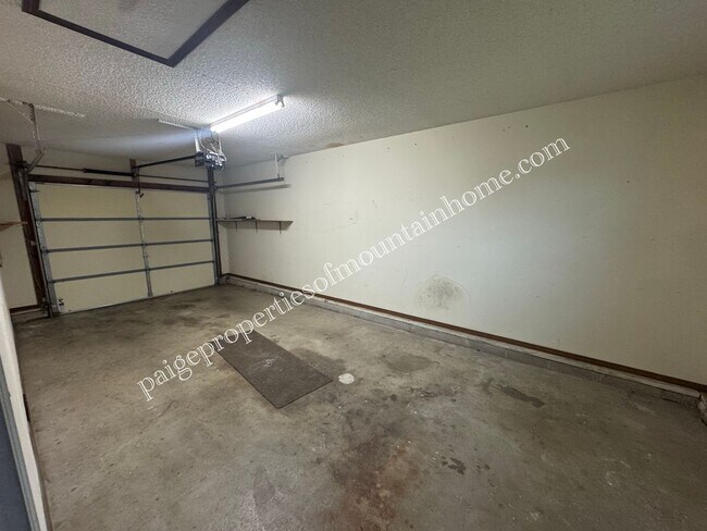 Building Photo - Post Oak Home