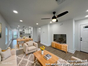 Foto del edificio - 2239 Burnet St