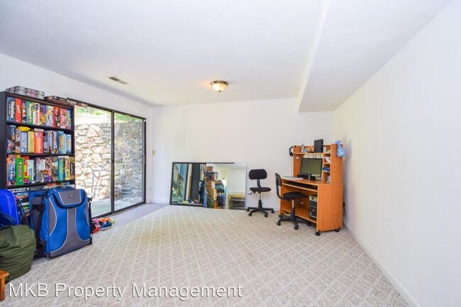 Building Photo - 7420 Carriage Hills Dr
