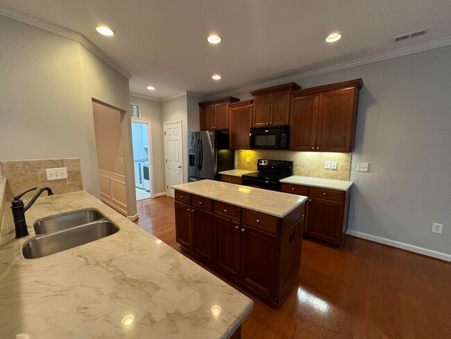 Building Photo - 4 Bedroom, 3 Full Bath End Unit Townhome i...