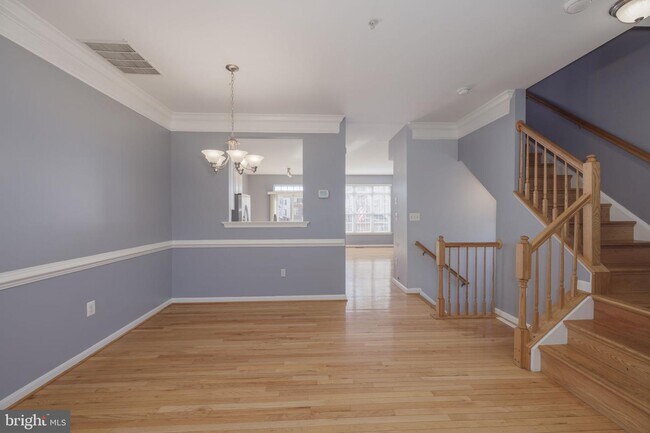 Building Photo - 5130 Knapp Pl