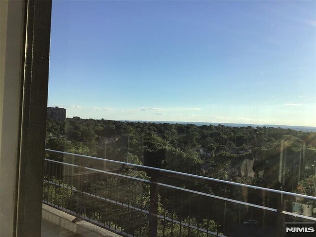 Foto del edificio - 1 Horizon Rd