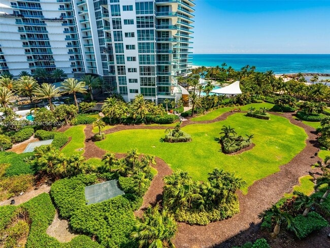Building Photo - 10275 Collins Ave