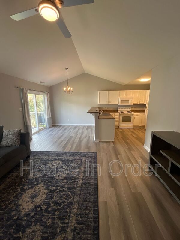 Building Photo - 33 Woodcreek Cir