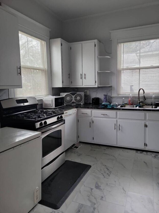 Building Photo - 315 Park Ave