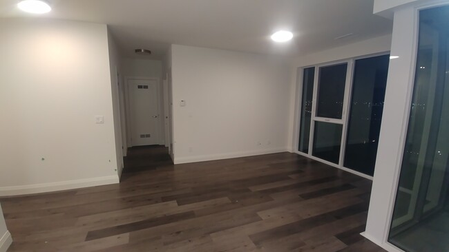 Building Photo - 500 Brock Av