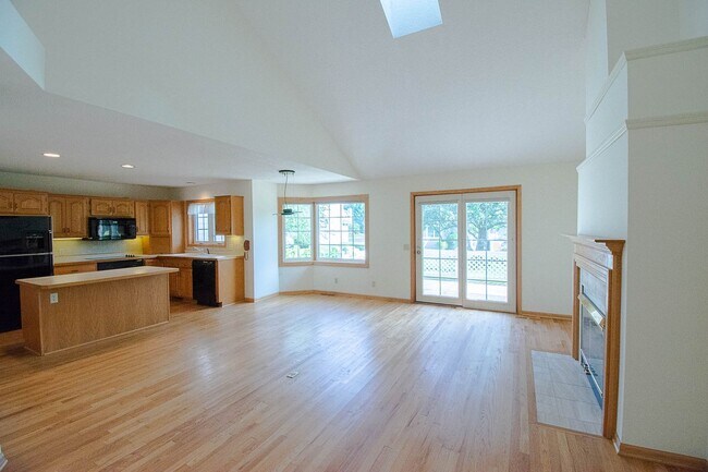 Foto del edificio - 2716 Spyglass Ct NW