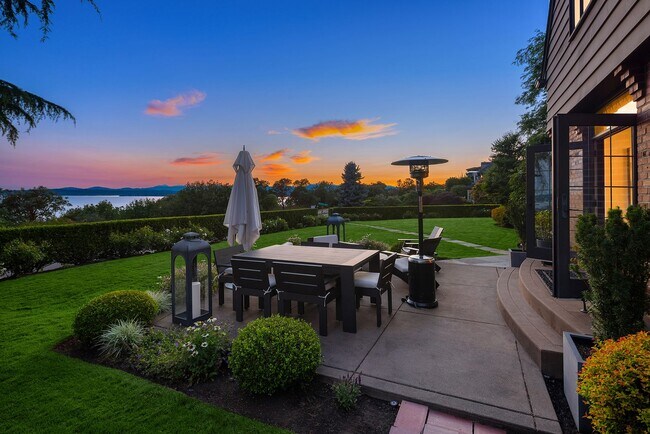 Building Photo - Magnolia Boulevard Grand Tudor - Fully Fur...
