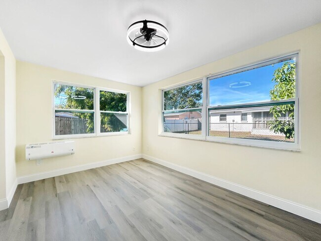 Foto del edificio - 9814 110th Ln N