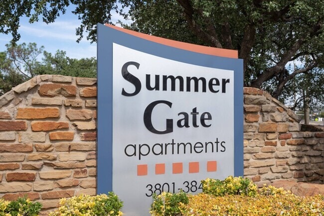 Building Photo - Summer Gate
