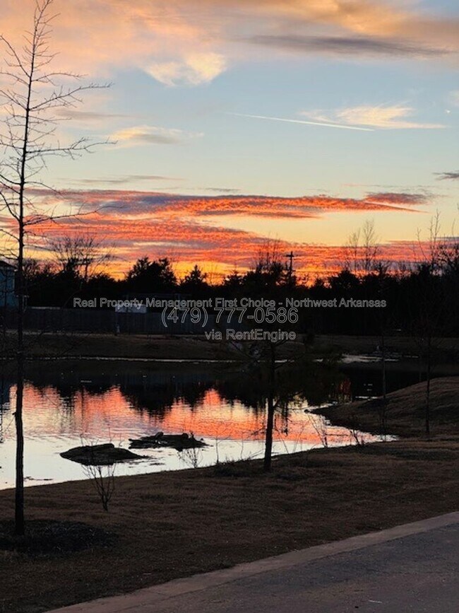 Foto del edificio - 4802 W Planetree St