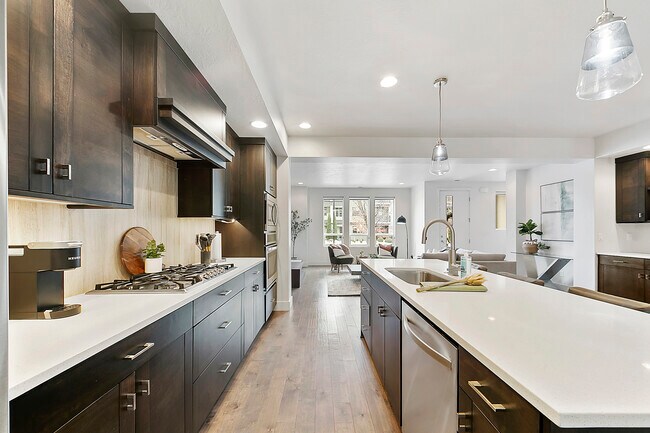 Foto del edificio - 3714 E Parkcenter Blvd