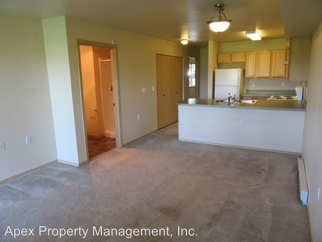Building Photo - 516 TREMONT Ave
