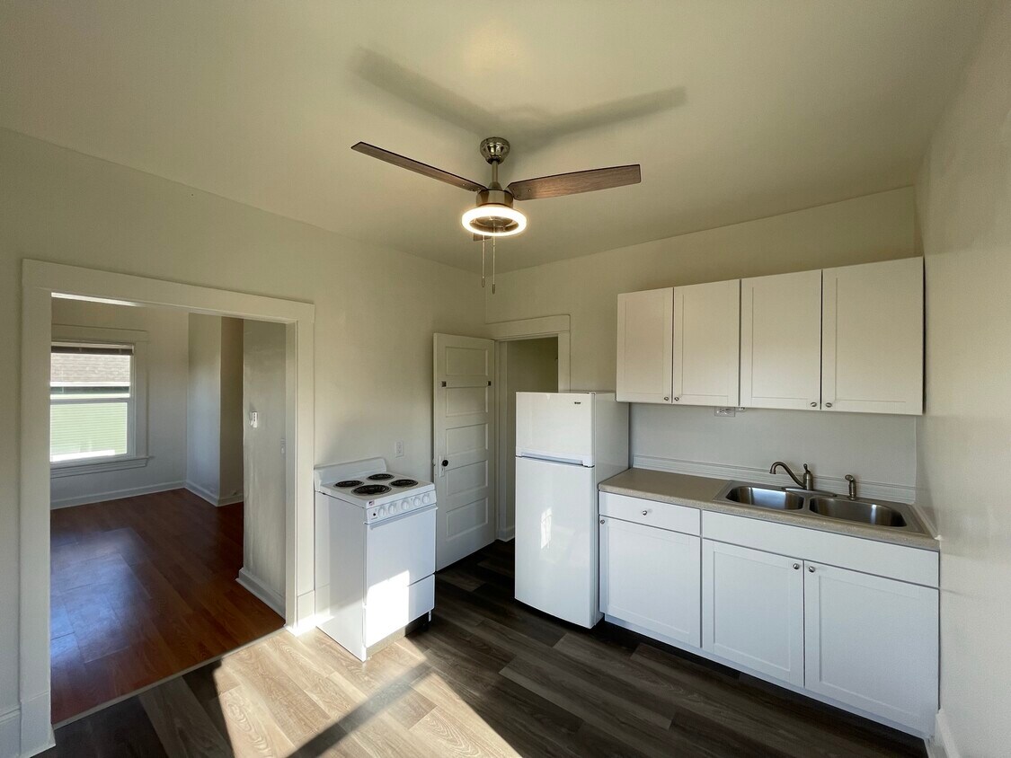 Kitchen - 2519 Baker Ave