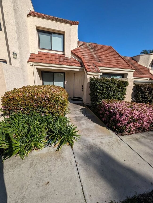 PICTURE PERFECT 2 BR/2 BATH PLUS LOFT "CRYSTAL CAY" COND0 - PICTURE PERFECT 2 BR/2 BATH PLUS LOFT "CRYSTAL CAY" COND0