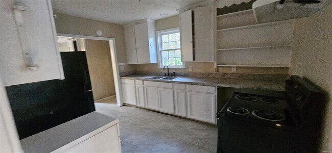 Building Photo - 3774 Maclamar Rd