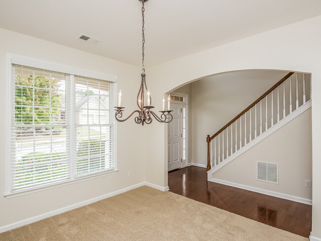 Building Photo - 3067 Woodbridge Ln