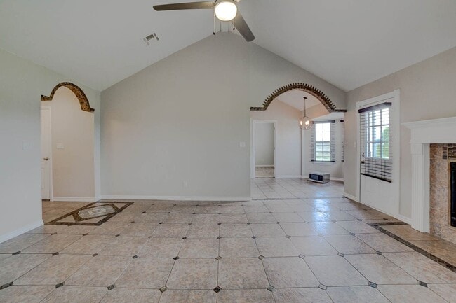 Building Photo - Collinsville Country Living