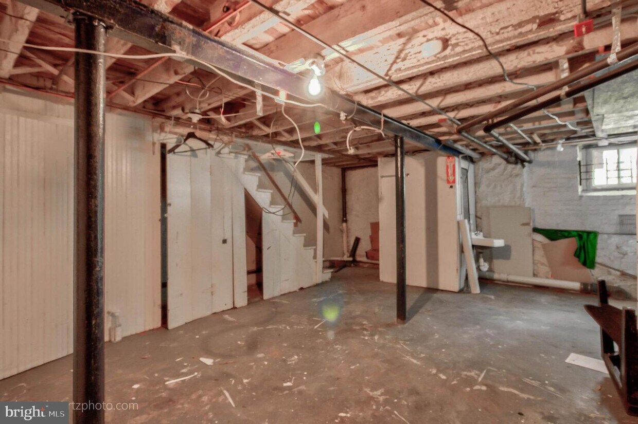 Primary Photo - 3960 Dolfield Ave