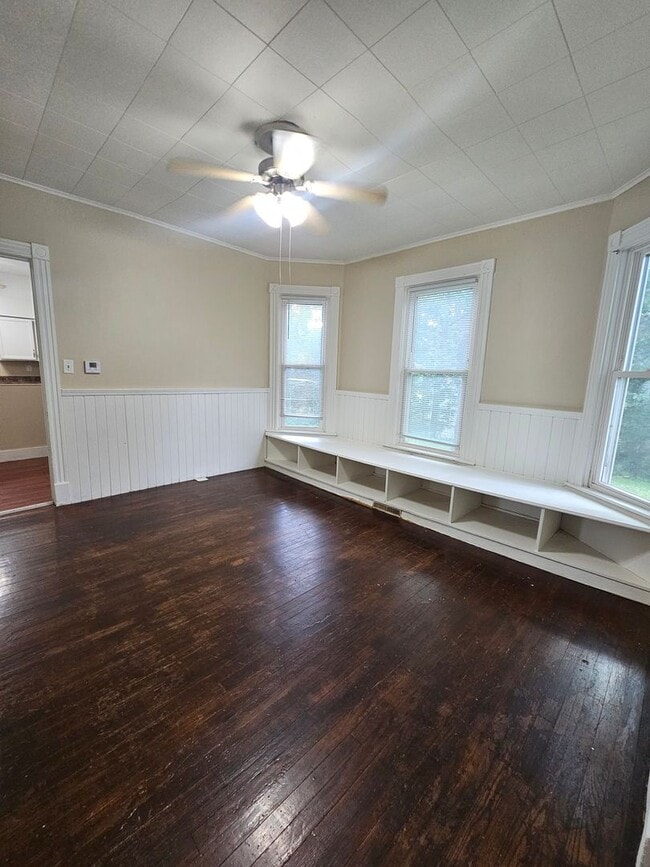 Building Photo - There is a $25 fee per application and eve...