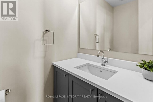 Building Photo - 332 Haliburton Hts