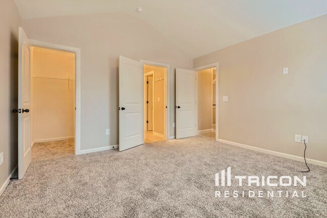 Building Photo - 216 Fannin Ln