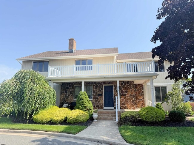 Building Photo - 303 Windsor Dr