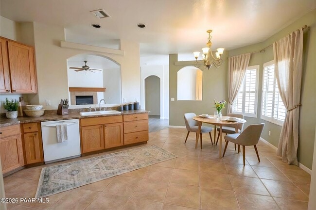 Building Photo - 988 Louie St