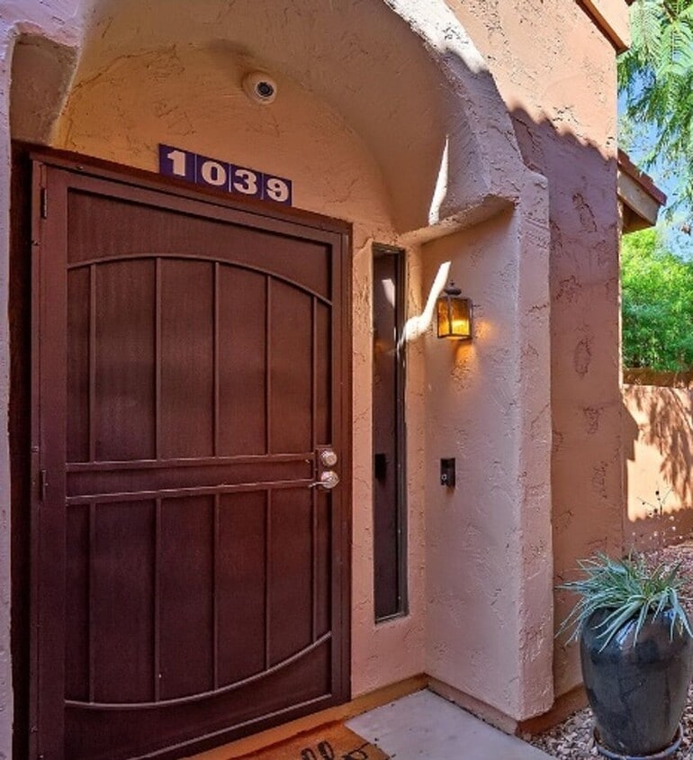 Primary Photo - Studio Townhome in Scottsdale